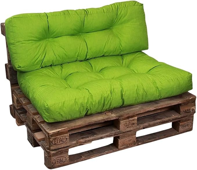 Cuscini per divanetto pallet per arredare il balcone in primavera