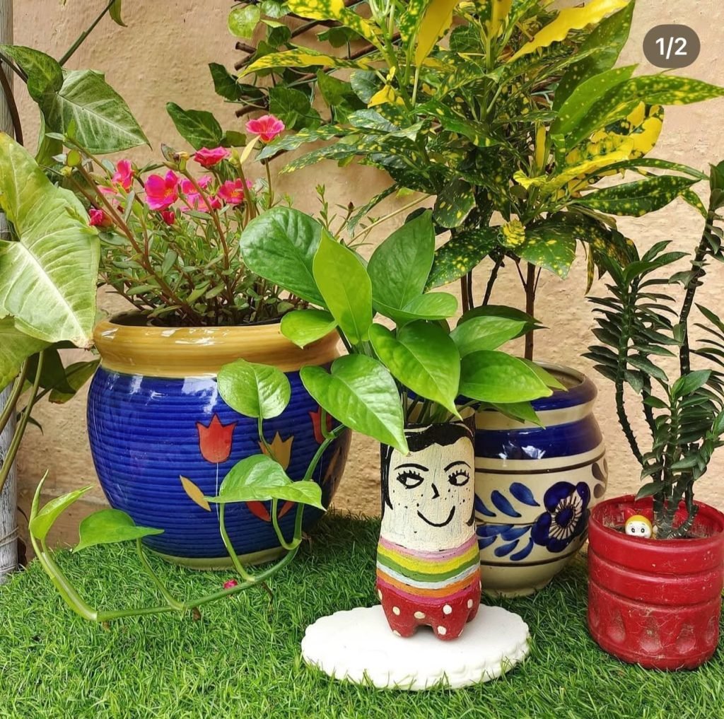 VASI DIPINTI A MANO per arredare il balcone in primavera