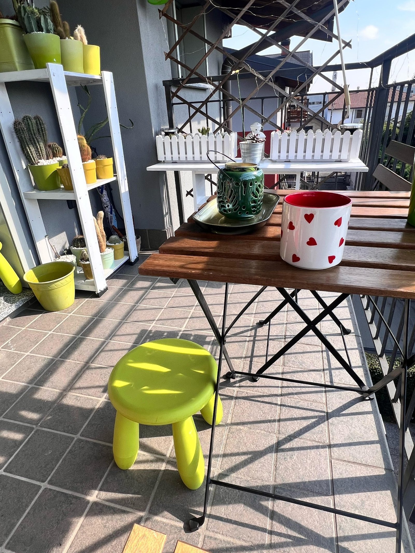 spunto creativo su come arredare il balcone in primavera