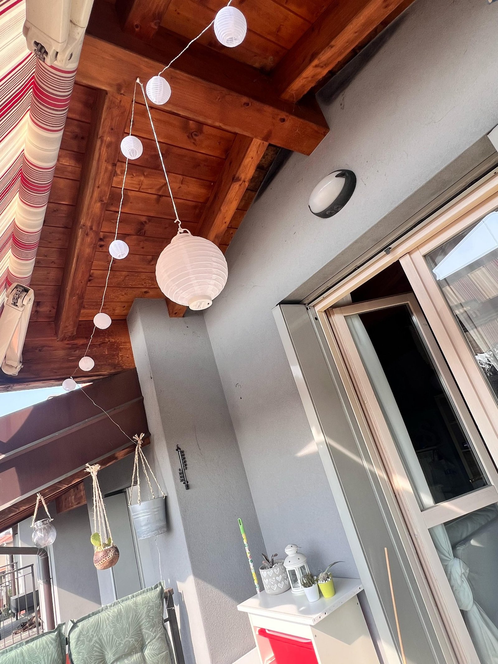 spunto creativo su come arredare il balcone in primavera