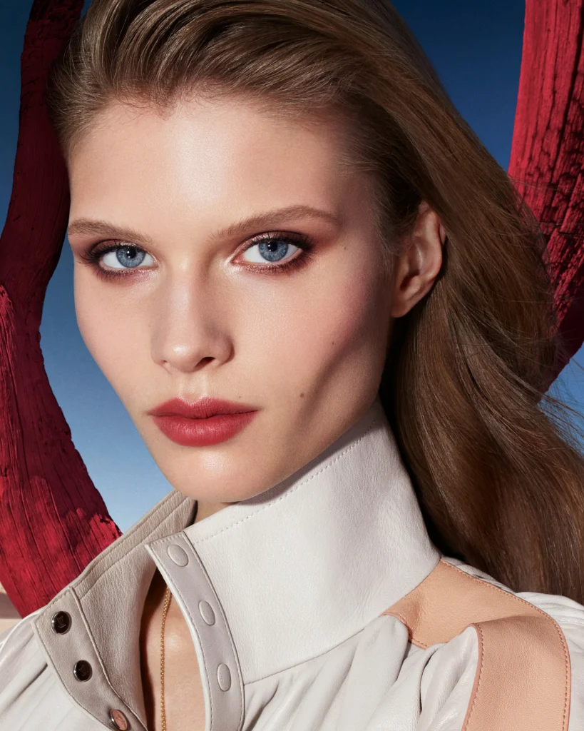 Louis Vuitton Make Up look della direttrice creativa Path Mc Grath su una modella