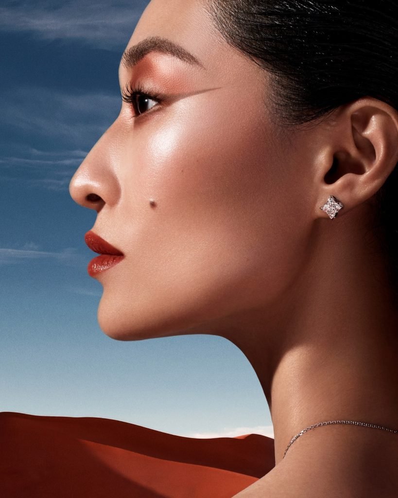 Louis Vuitton Make Up look della direttrice creativa Path Mc Grath su una modella