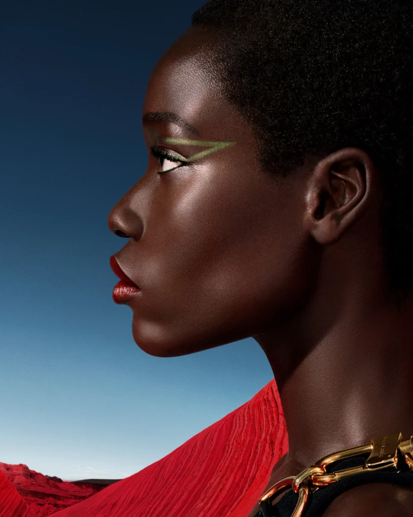 Louis Vuitton Make Up look della direttrice creativa Path Mc Grath su una modella