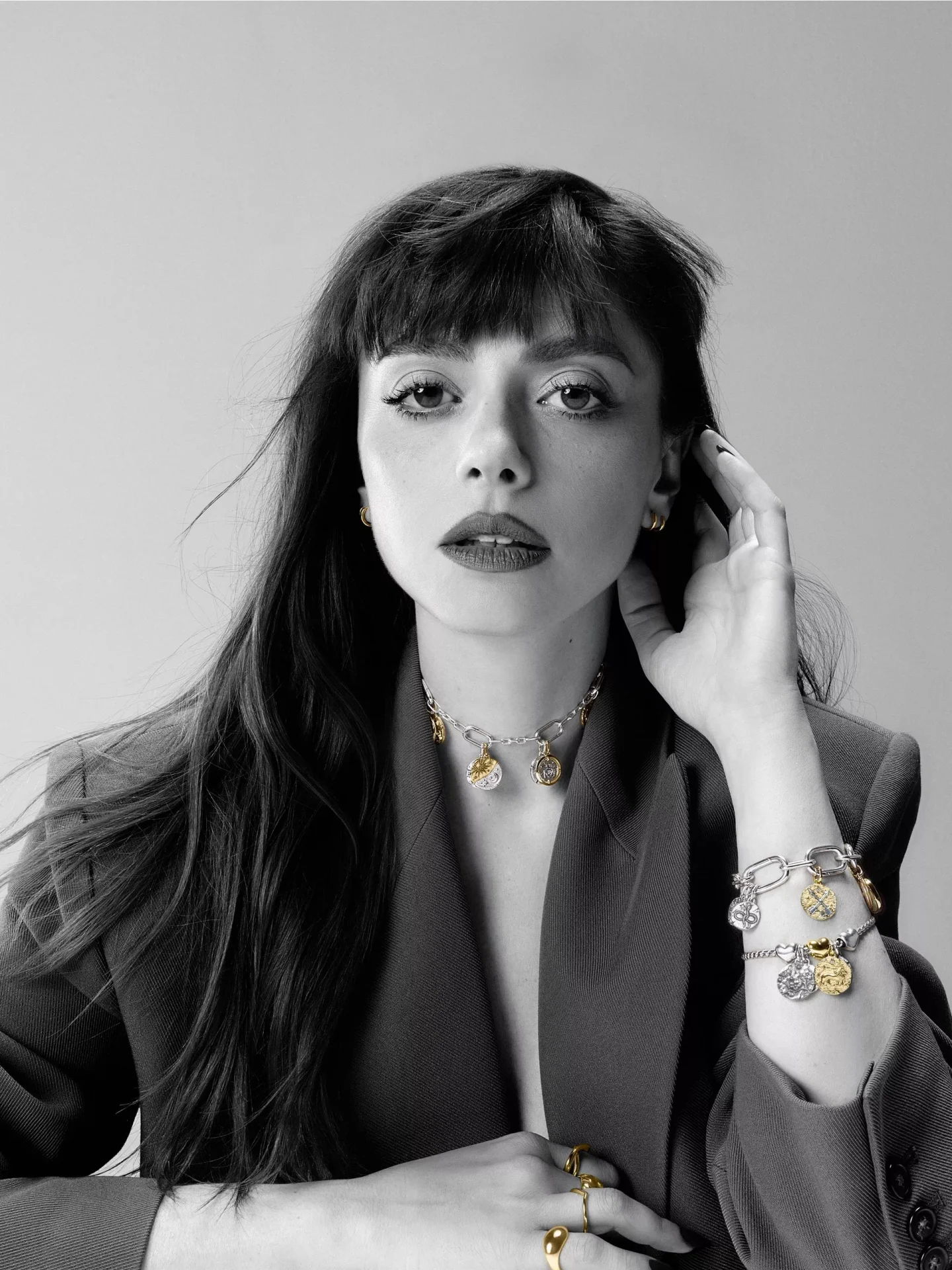 Annalisa Pandora : LA CANTANTE INDOSSA I GIOIELLI DELLA COLLEZIONE