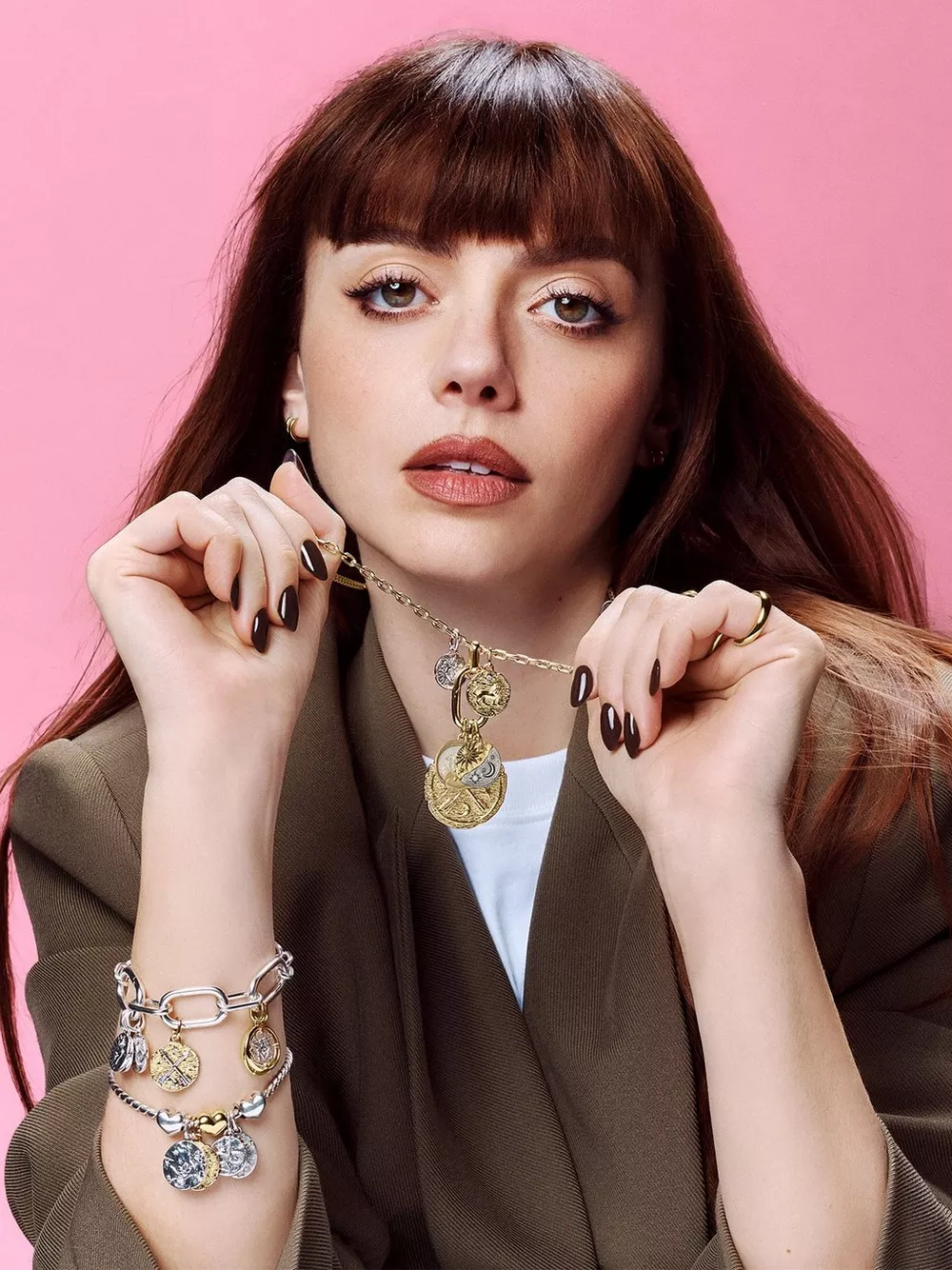 Annalisa Pandora : LA CANTANTE INDOSSA I GIOIELLI DELLA COLLEZIONE