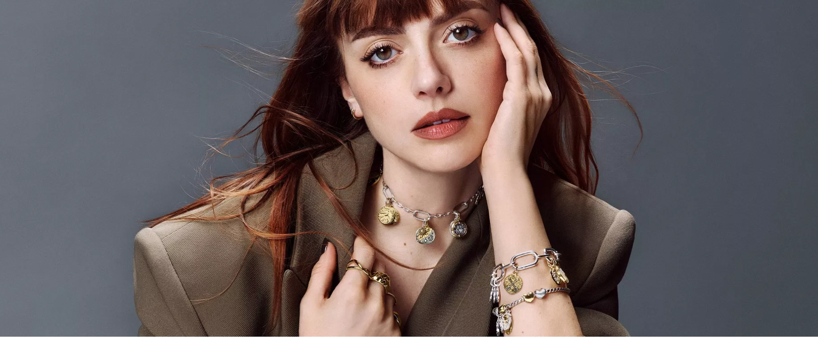 annalisa pandora : testimonial della nuova collezione di gioielli in edizione limitata 