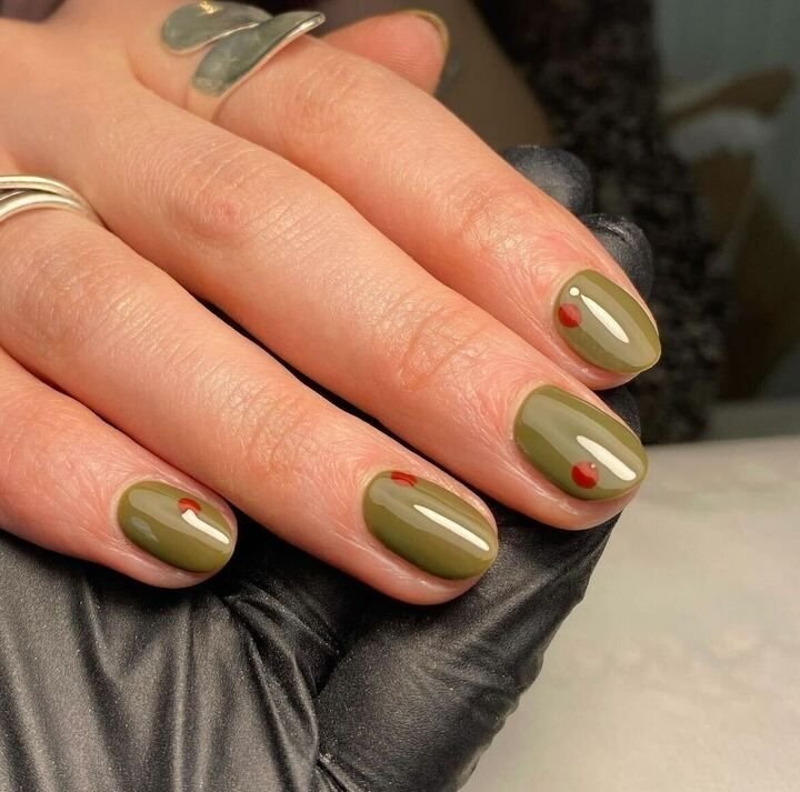 MANICURE AUTUNNALI VERDE MILITARE