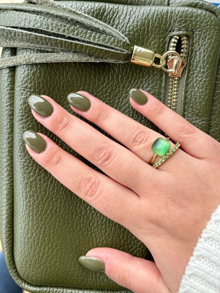 MANICURE AUTUNNALI VERDE MILITARE