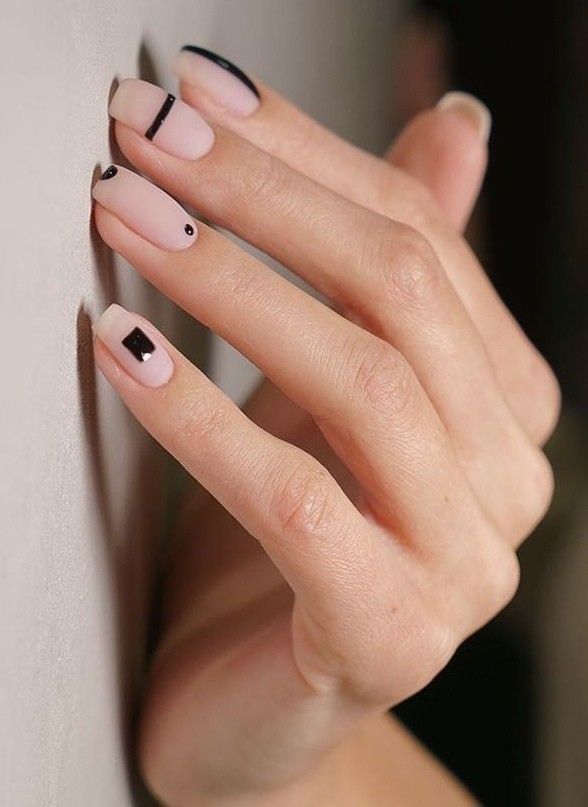 MANICURE AUTUNNALI GEOMETRICHE MINIMAL 