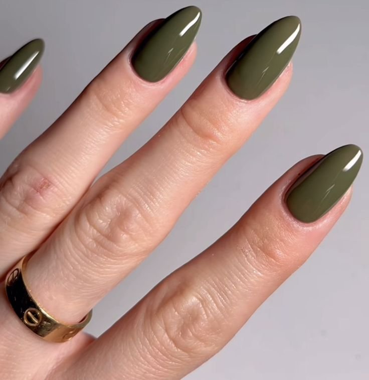 MANICURE AUTUNNALI VERDE MILITARE