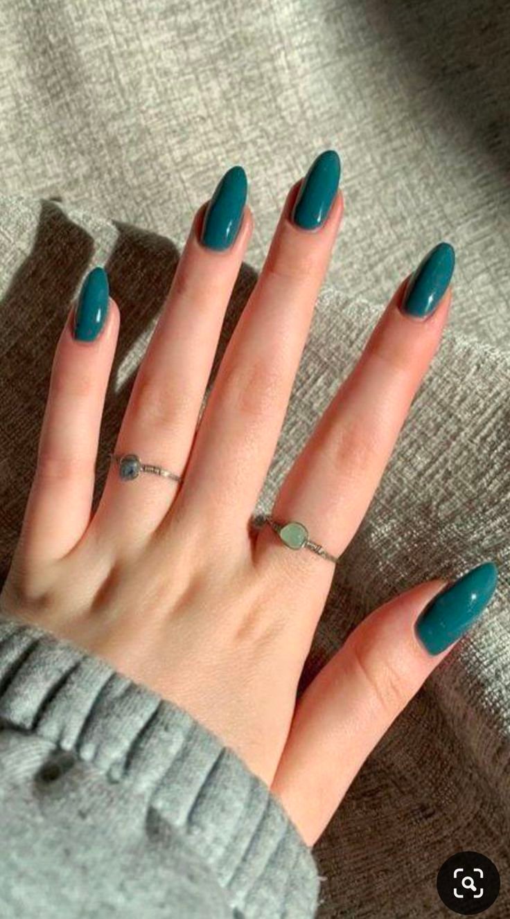 transformative teal colore 2026 per coloro e WGSN: idee per la manicure