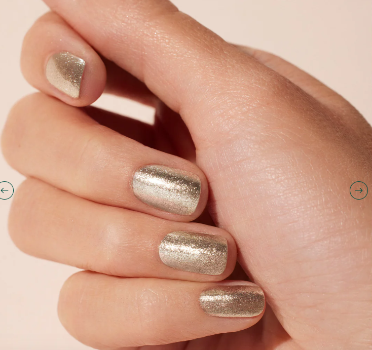 PIGMENTO DORATO MANUCURIST PER LA MANICURE: EFFETTO DELLA APPLICAZIONE SULLE UNGHIE 