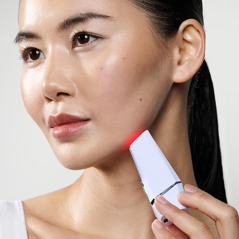 CURRENTBODY Penna Anti-Imperfezioni a luce LED
