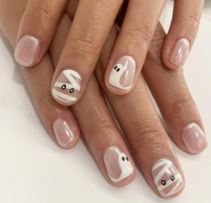 unghie halloween bianche con fantasmi