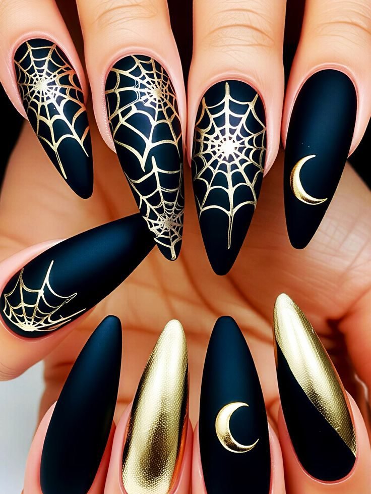 idee unghie halloween nere e oro