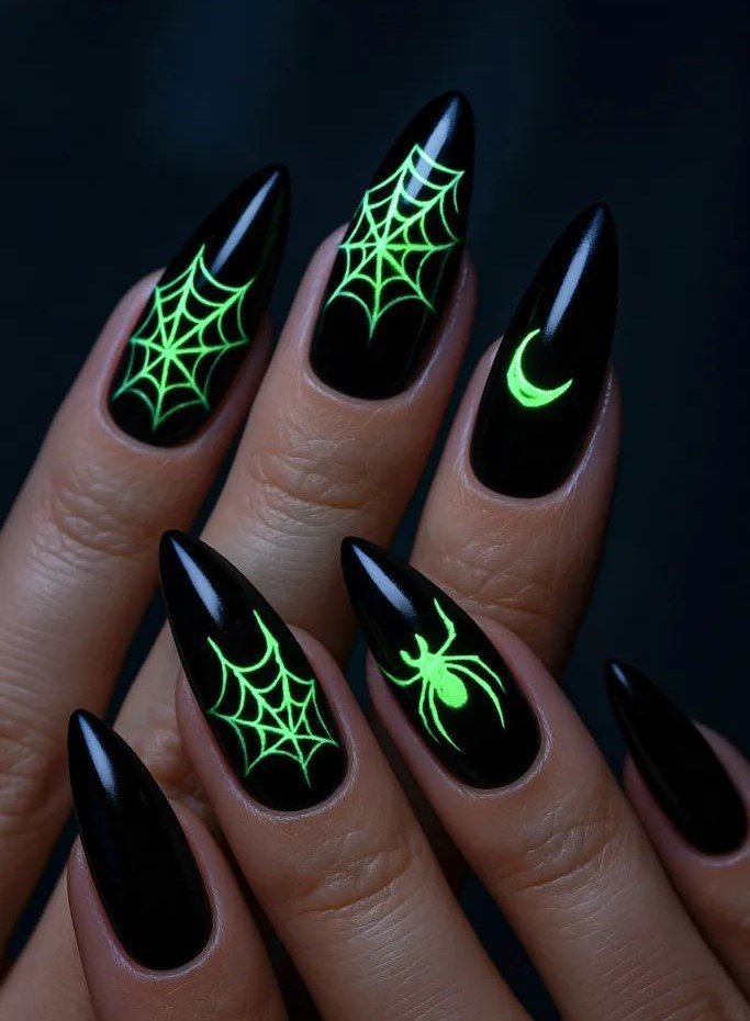 idee unghie halloween nere che si illuminano