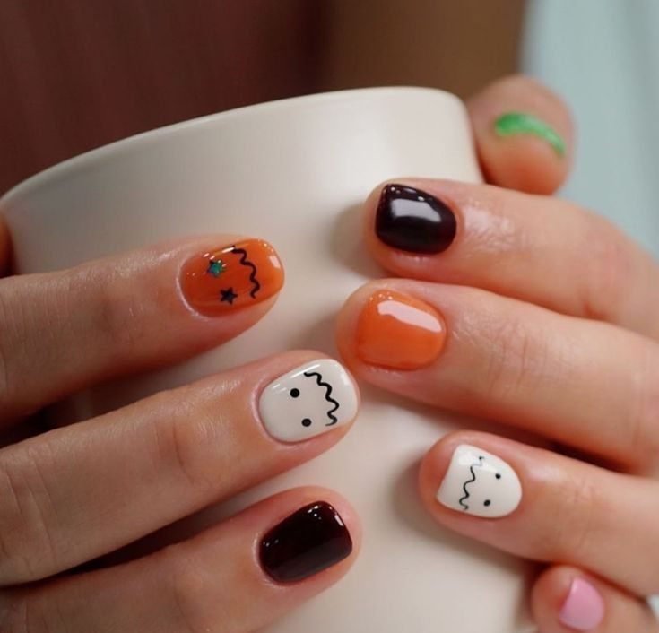 unghie per halloween bianche arancioni e nere