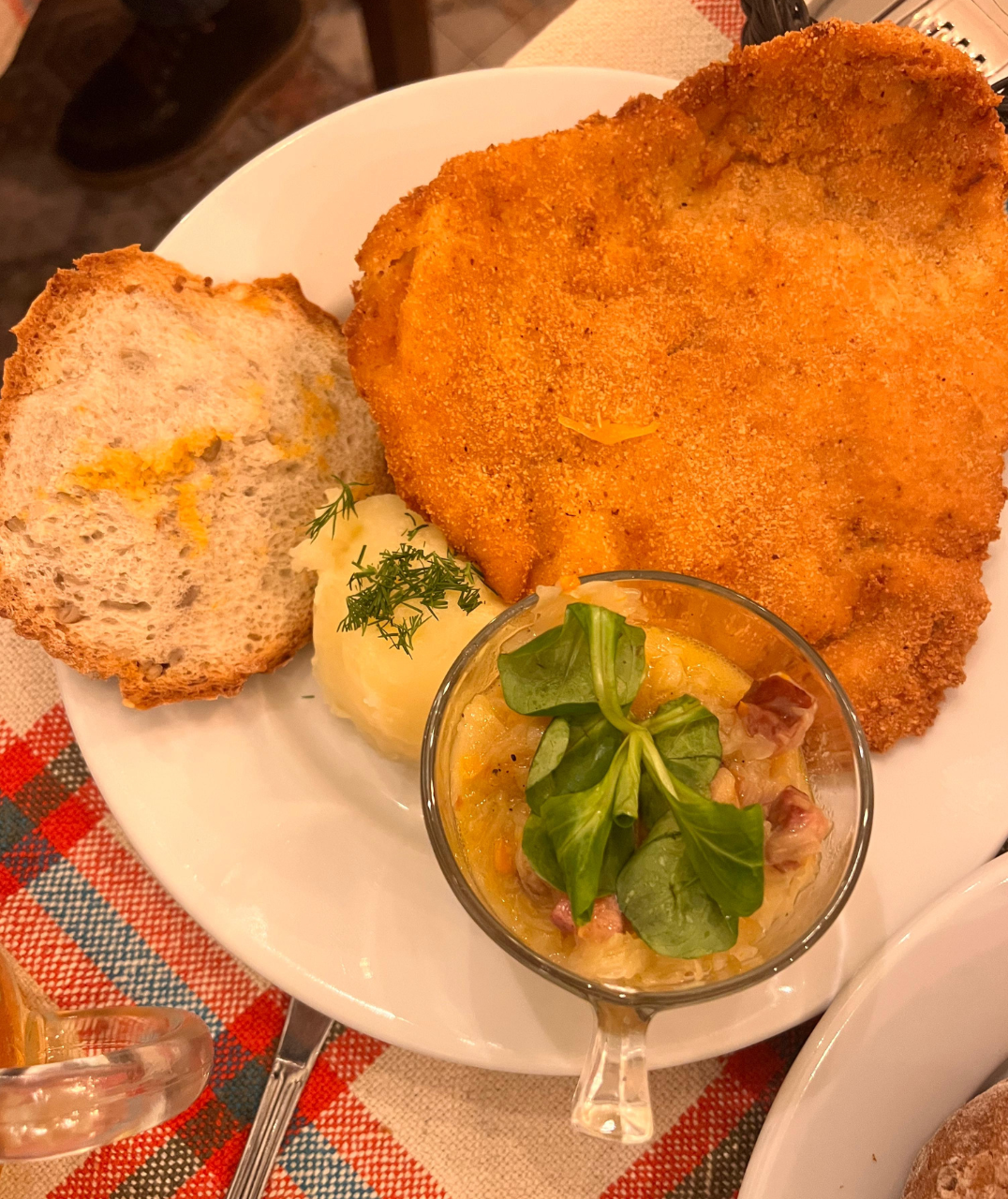 kotlet schabowy Cosa vedere a Cracovia in un weekend: ristoranti tipici dove mangiare