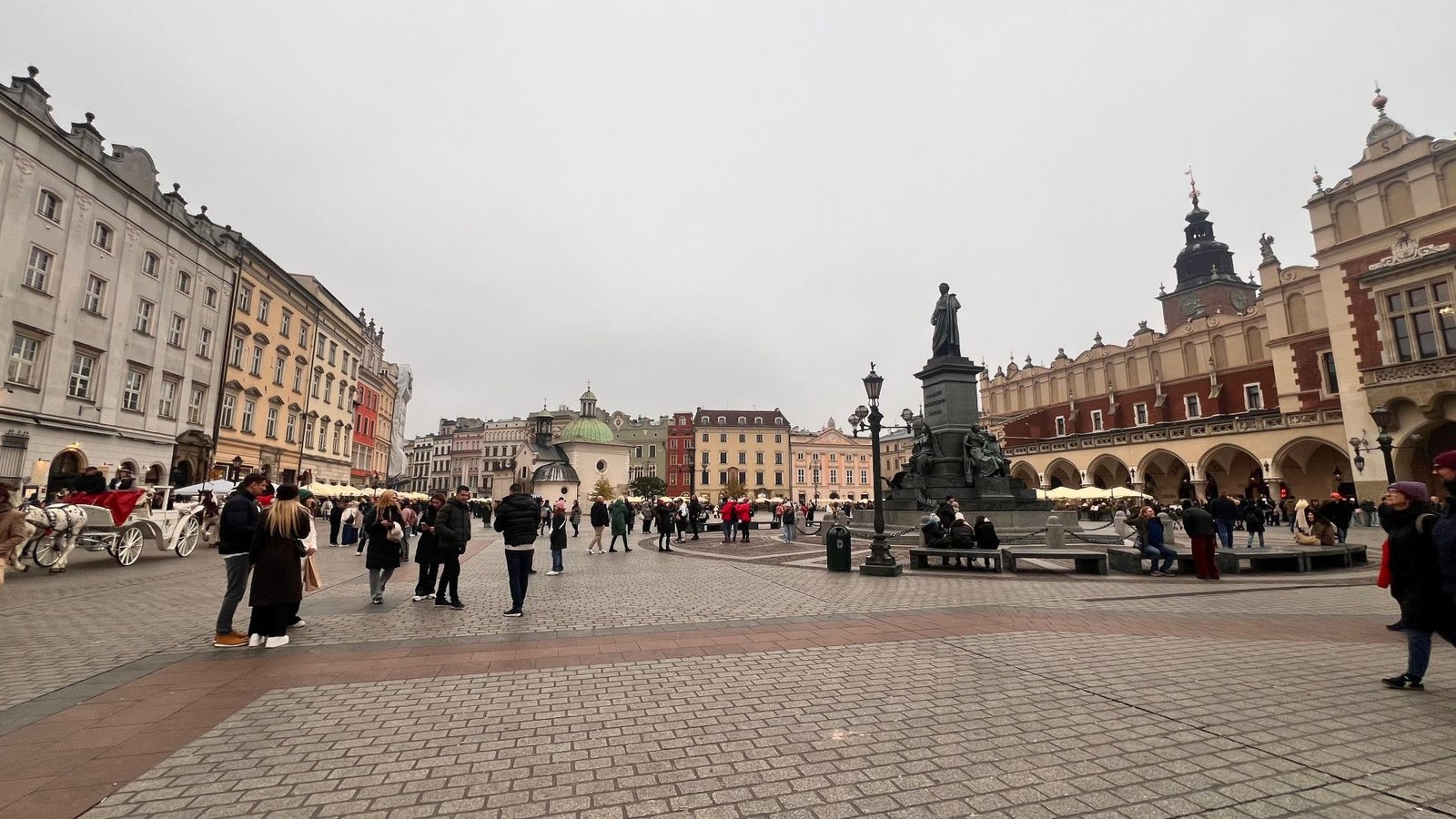 Cosa vedere a Cracovia in un weekend: la piazza del mercato