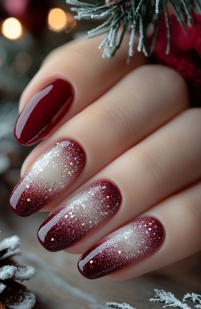Idee Unghie Rosse Natalizie con Micro Glitter