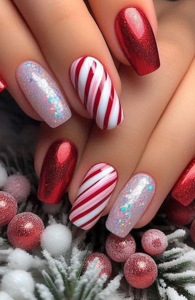 Idee Unghie Rosse Natalizie Candy Cane