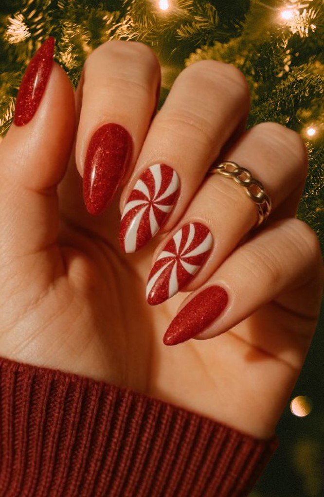 Idee Unghie Rosse Natalizie Candy Cane