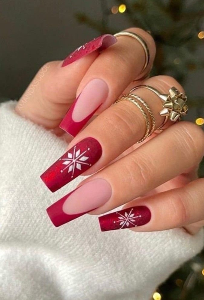 Idee Unghie Rosse Natalizie con Fiocchi di neve