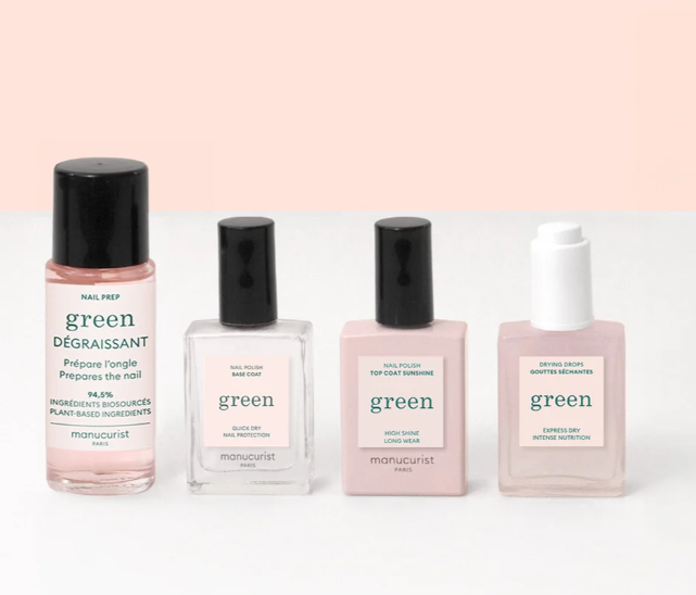 kit manicure di manucurist - concetto Come fare una perfetta manicure fai da te su unghie naturali