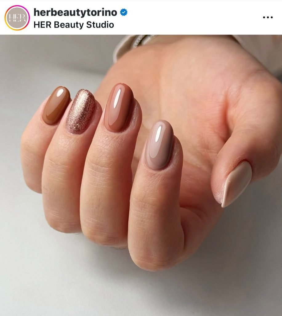 Unghie corte primavera 2026 cappuccino nails
