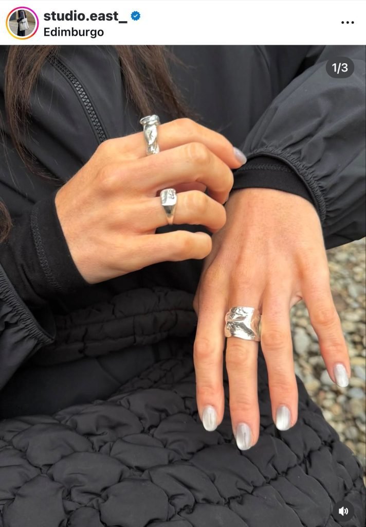 Unghie corte primavera 2026 chrome nails