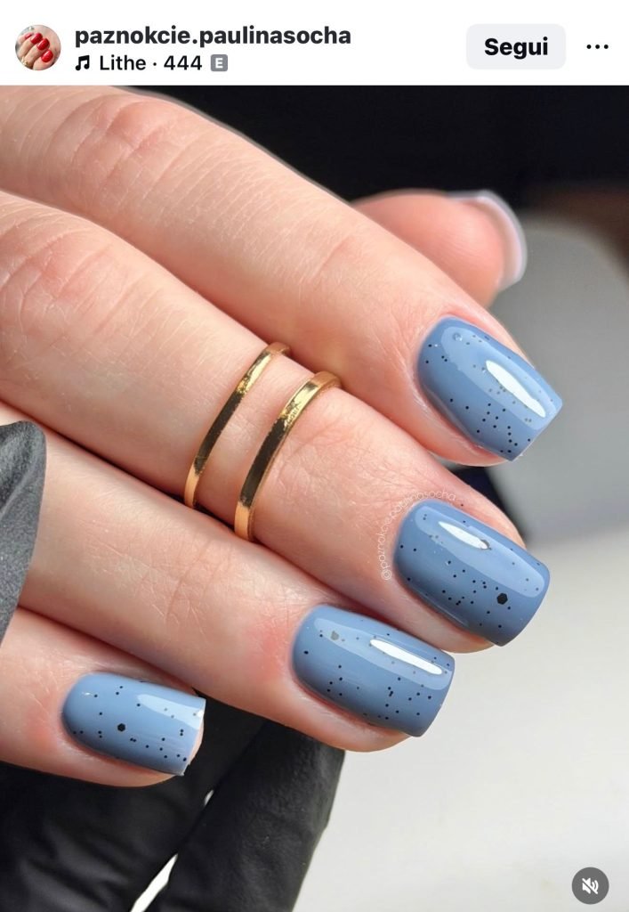 Unghie corte primavera 2026 blue denim nails