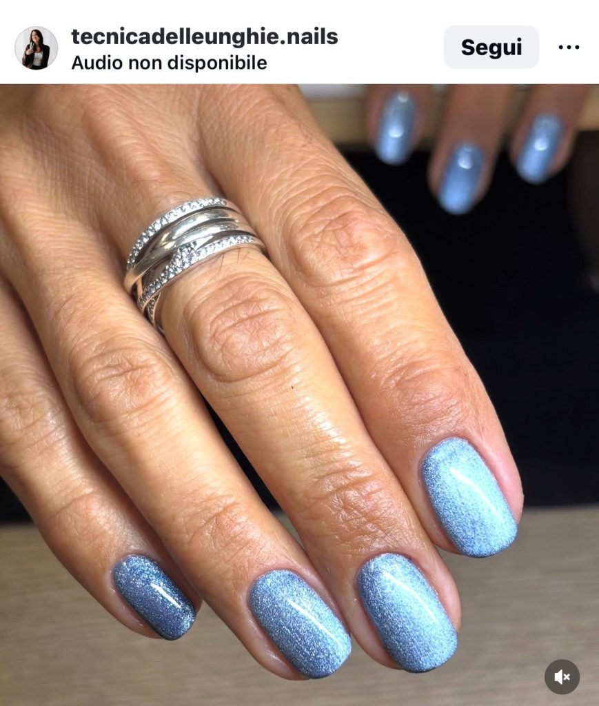 Unghie corte primavera 2026 blue denim nails