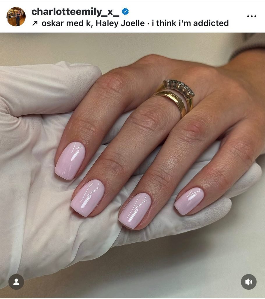 Unghie corte primavera 2026 millky nails unghie lattiginose unghie bianco latte 