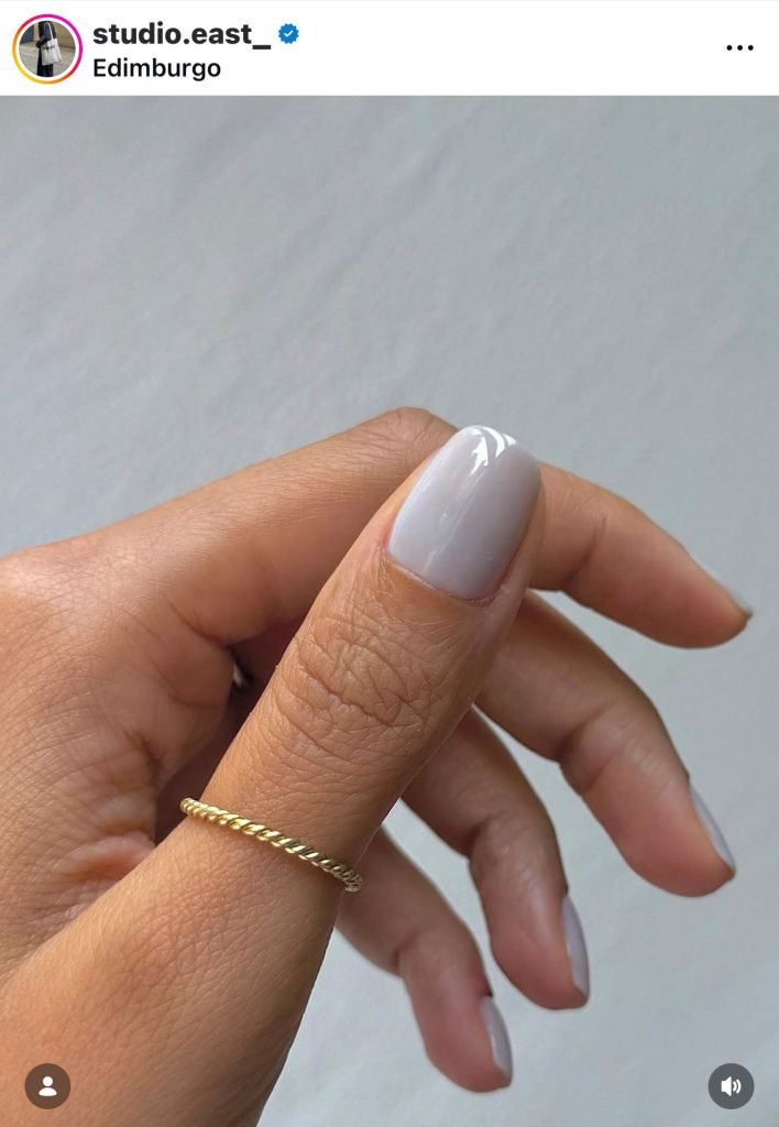 Unghie corte primavera 2026 millky nails unghie lattiginose unghie bianco latte 