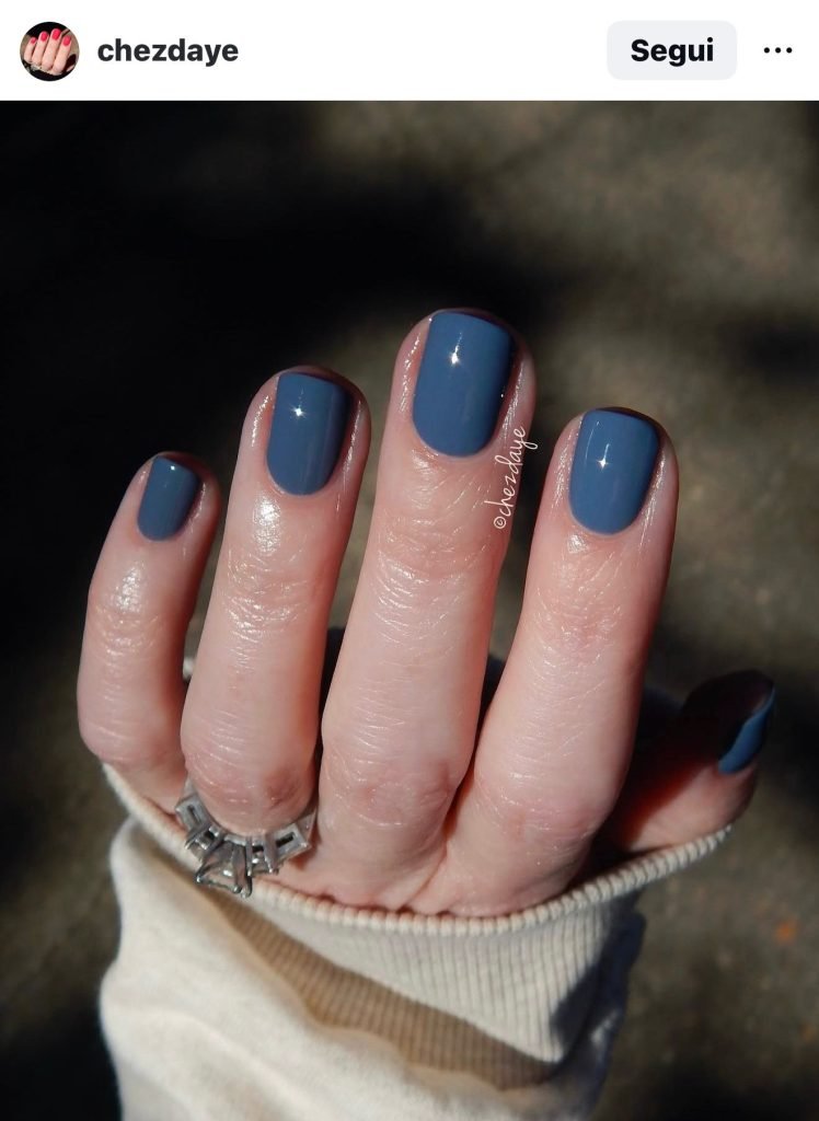 Unghie corte primavera 2026 blue denim nails
