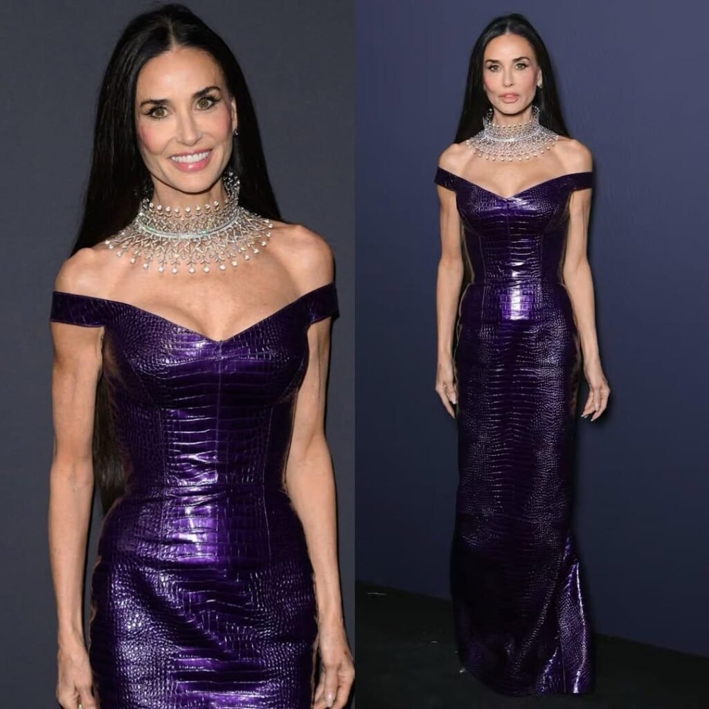 abiti di Demi Moore a Cannes 2026: abito viola effetto pelle serpente di Gucci per la serata dei Kering Women in Motion Awards