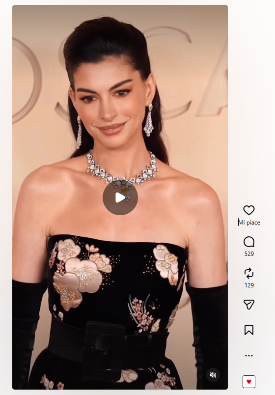 Anne hathaway look agli oscar 2026 con la tecnica del lifting viso con i capelli