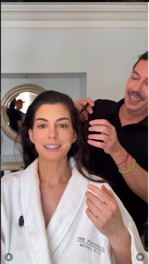 Orlando Pita pettina Anne Hathaway per gli oscar 2026 antemprima storia Instagram in cui mostrano il beauty hack del lifting viso con i capelli