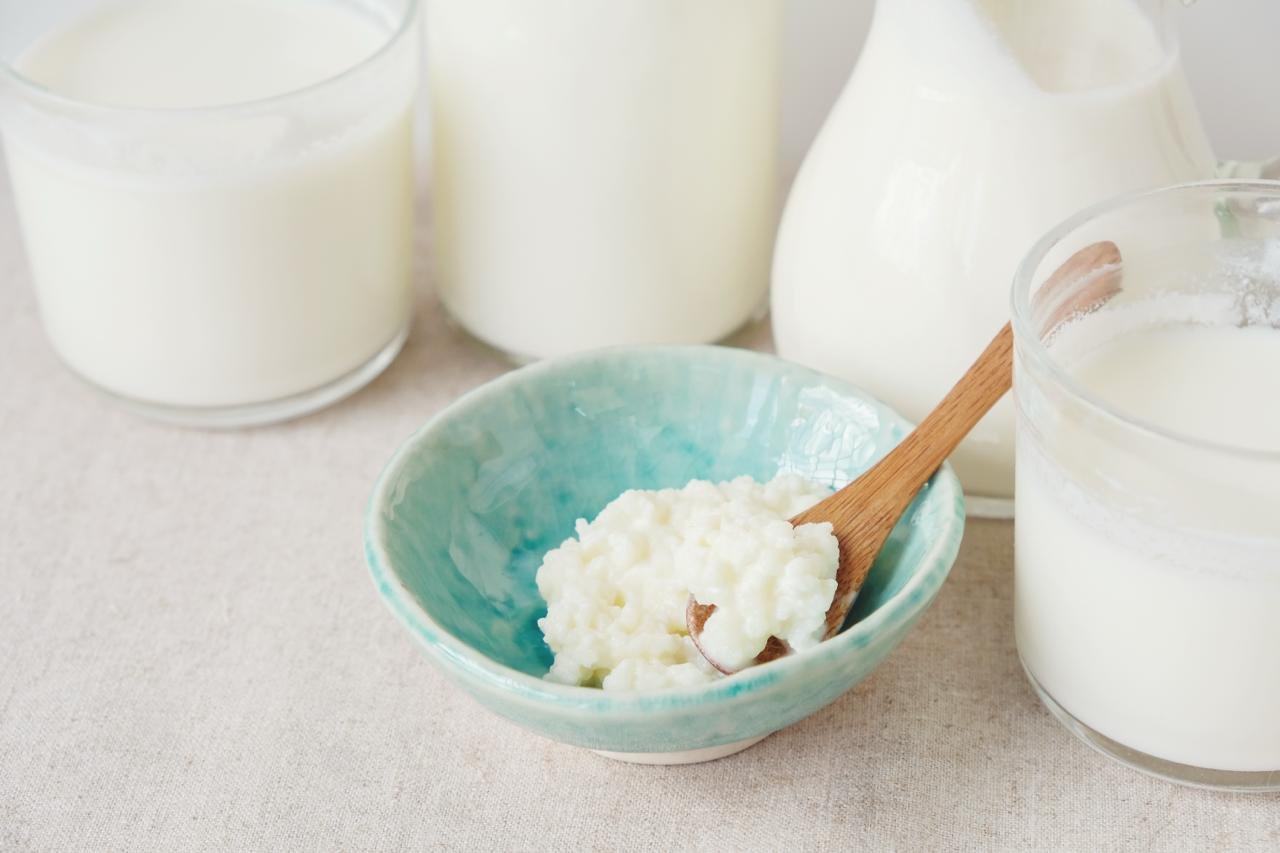 cibi che fanno bene alla pelle: alimenti fermentati yogurt e kefir 