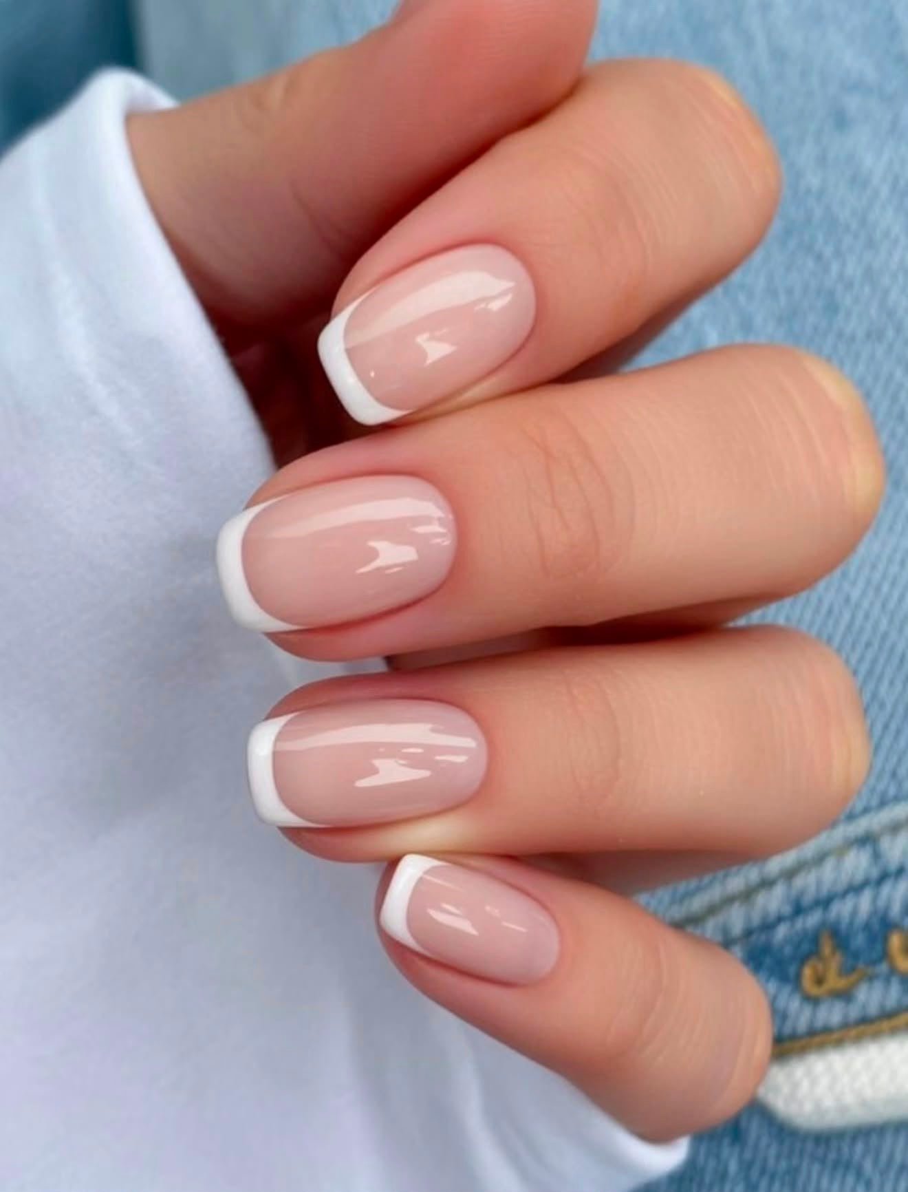 Manicure naturale per unghie corte con la french manicure 