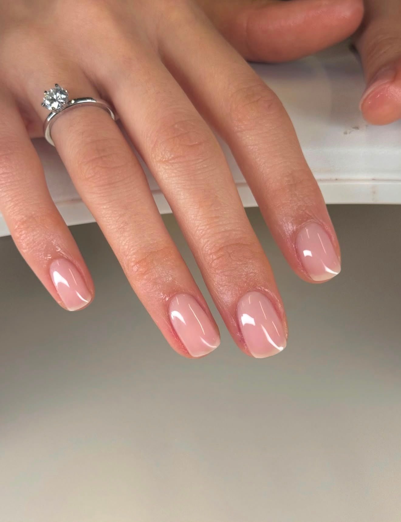 Manicure naturale per unghie corte