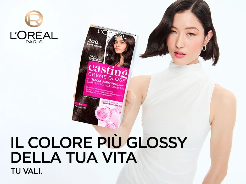 tema : Come usare Casting Crème Gloss- ragazza asiatica mostra la confezione con scritta il colore piu glossy della tua vita . tu vali. loreal paris