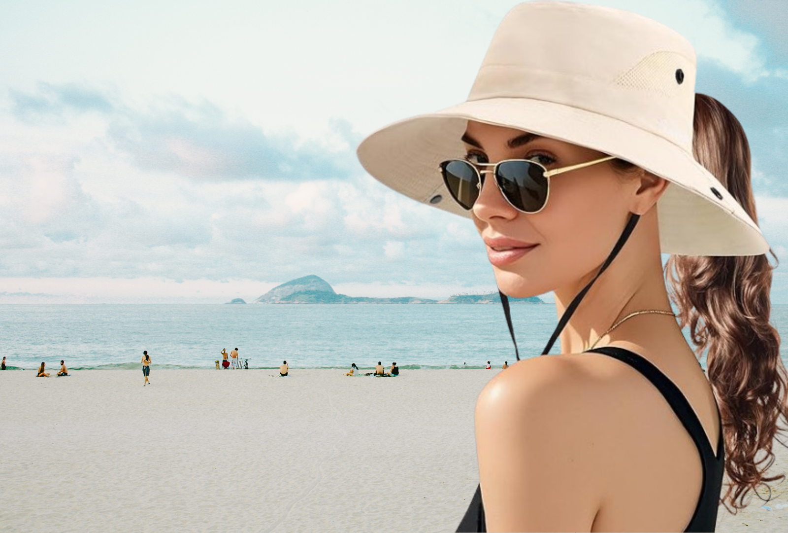 cappelli per il mare : ragazza con cappello da pescatore in una spiaggia