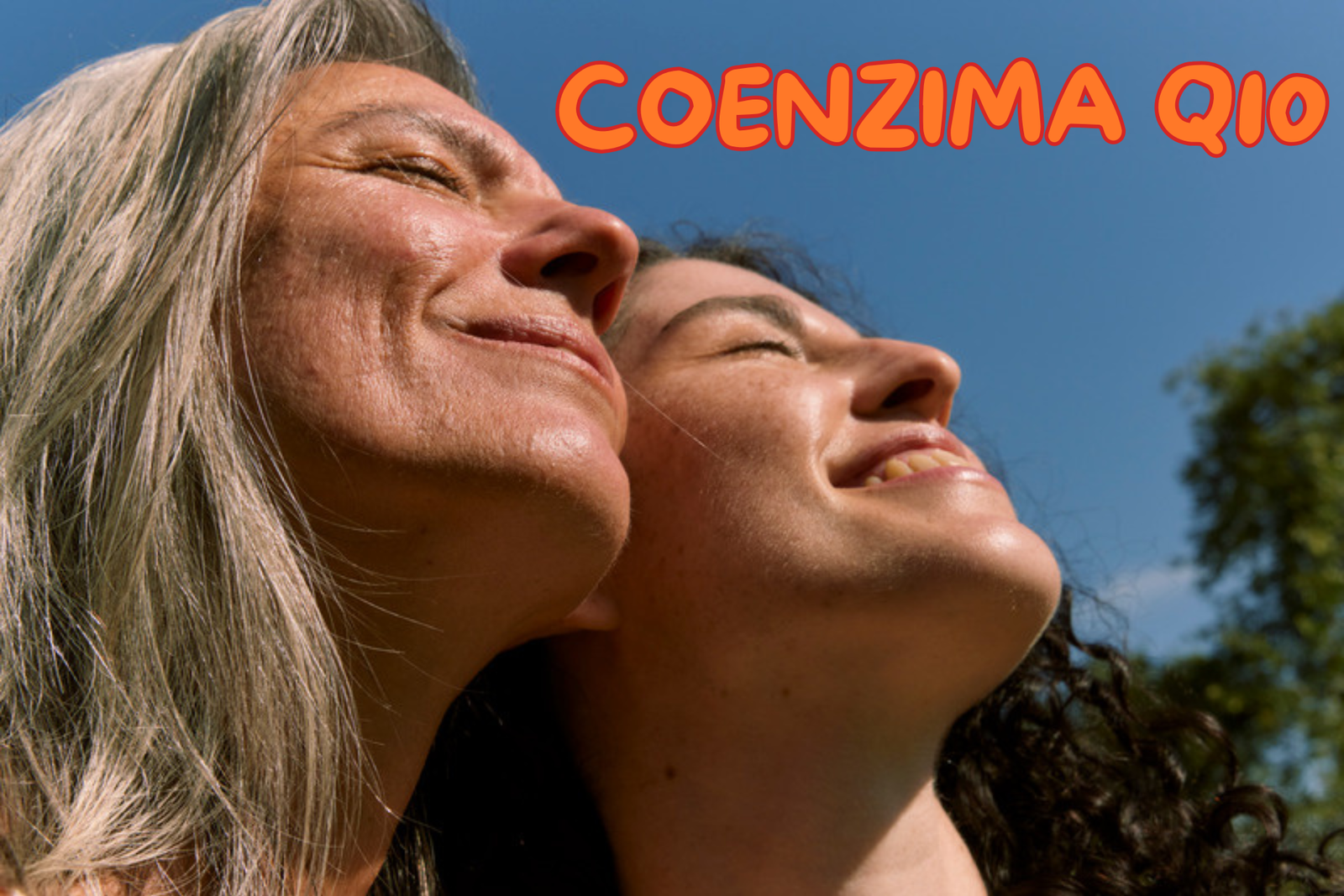 PRIMO PINO DI DONNE CHE CHIUDONO OCCHI VOLGENDO VISO AL SOLE GODENDONE DEI RAGGI. SCRITTA SULLO SFONDO COENZIMA Q10. CONCETTO DI SKINCARE ANTIAGE E concetto pelle al sole, abbronzatura protezione solare e Integratori contro il fotoaging