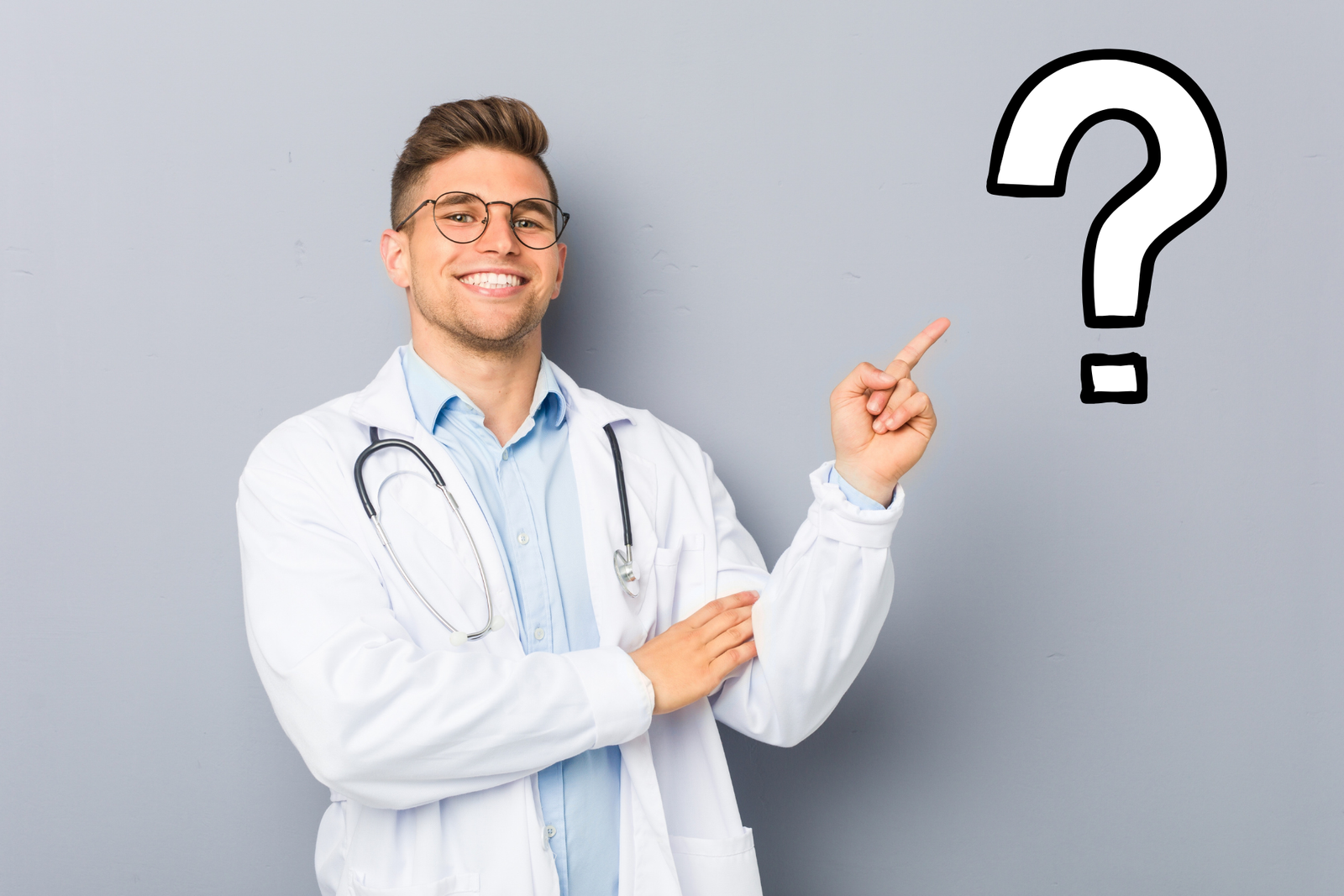 concetto di Potassio e magnesio quando prenderlI e quando chiedere al medico: giovane dottore indica un punto interrogativo