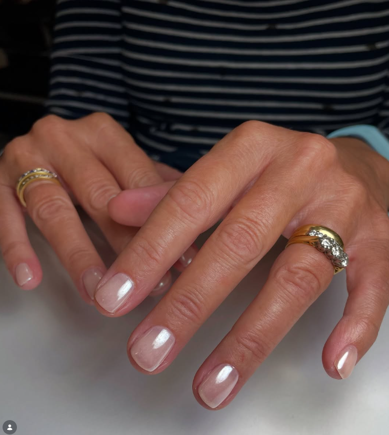 tema Unghie estate 2026 : glazed nails 