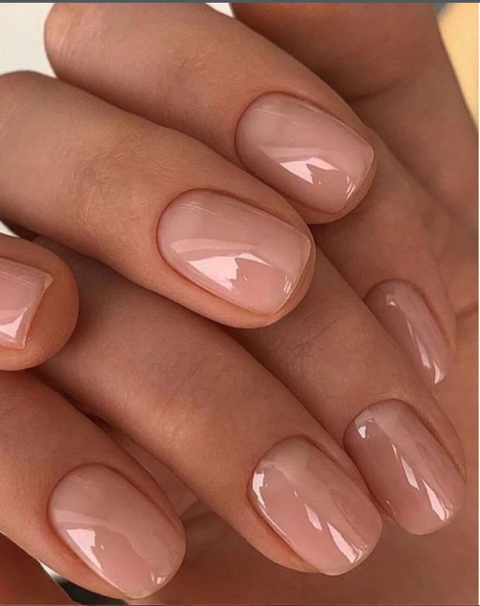 tema Unghie estate 2026: lip gloss nails 