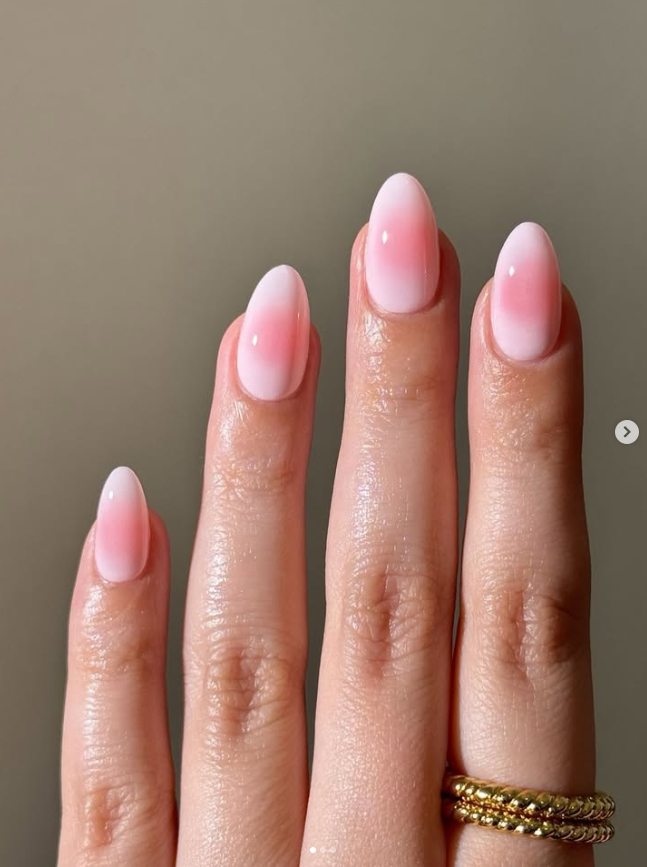 tema Unghie estate 2026 aura nails primo piano 