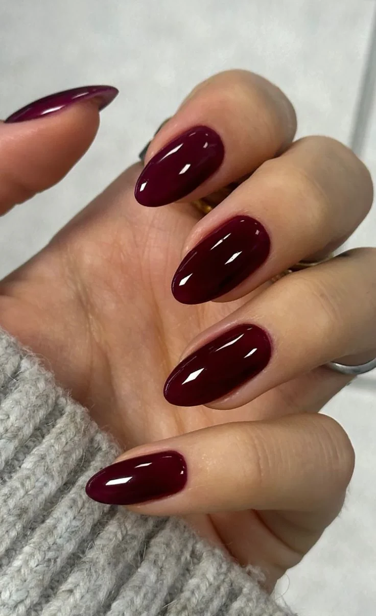 CONCETTO Unghie autunno 2026: inspo manicure rosso vino