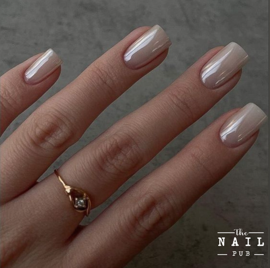 tema Unghie estate 2026 : glazed nails 